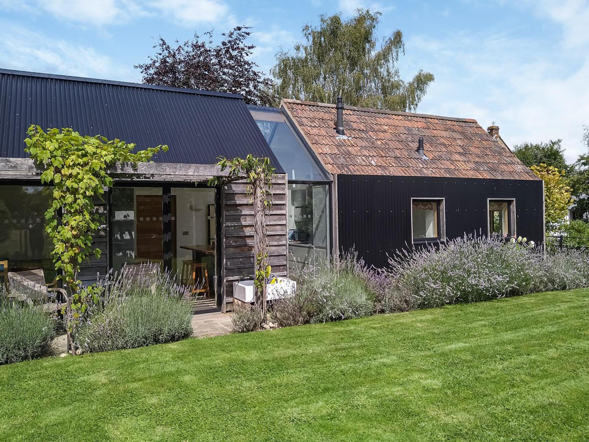 Wrens Nest Villa Chippenham  Buitenkant foto