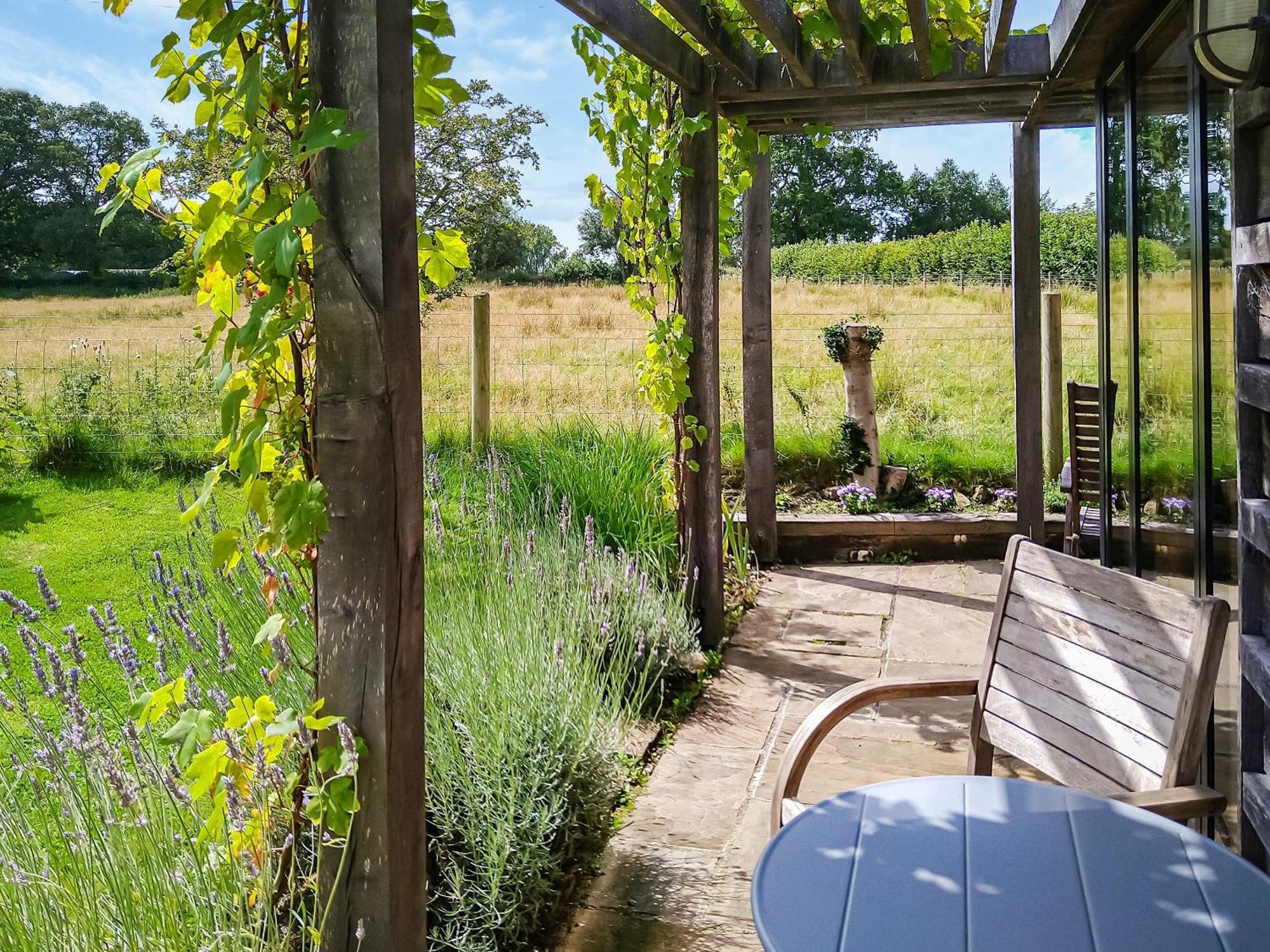 Wrens Nest Villa Chippenham  Buitenkant foto