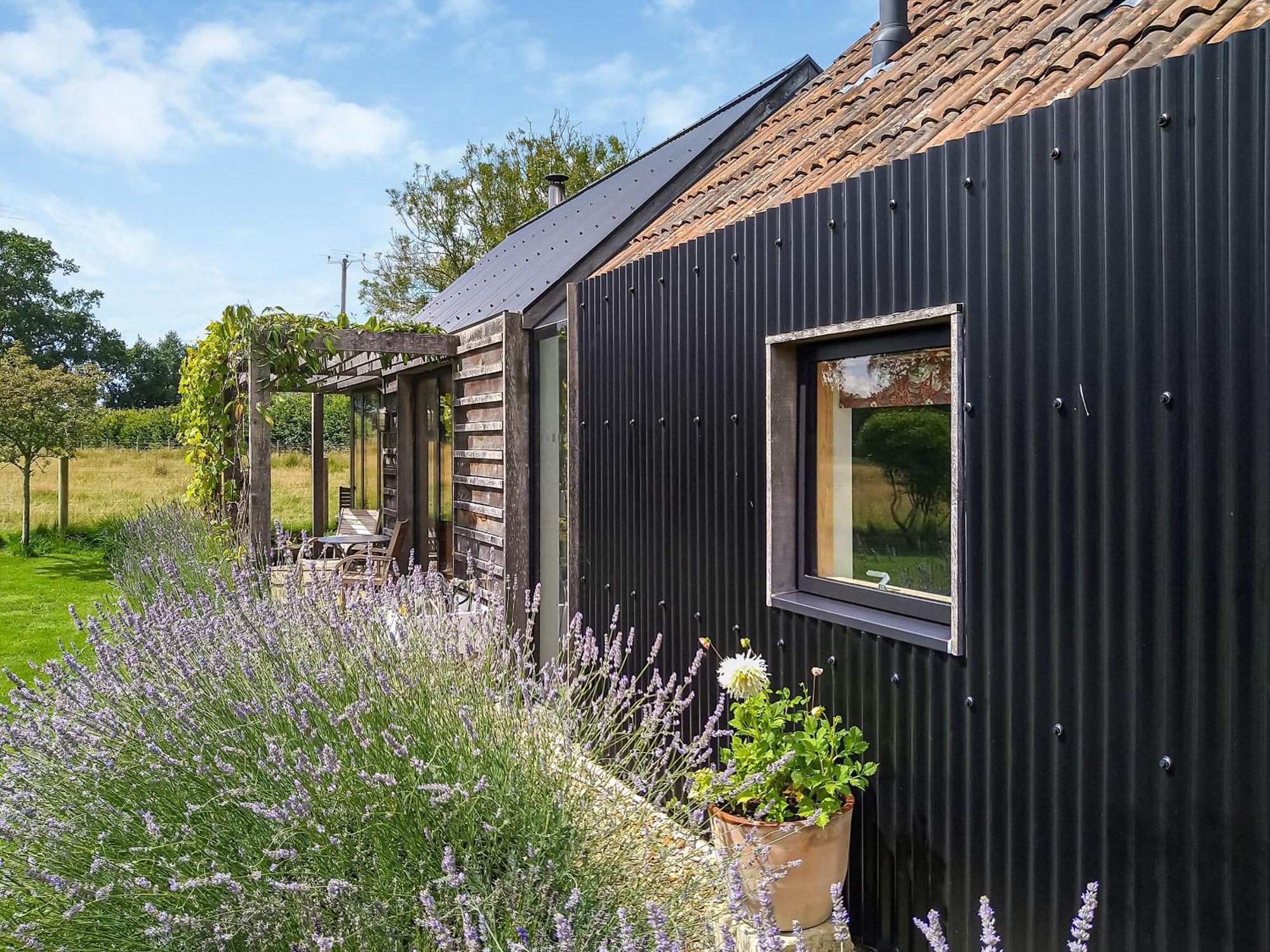 Wrens Nest Villa Chippenham  Buitenkant foto
