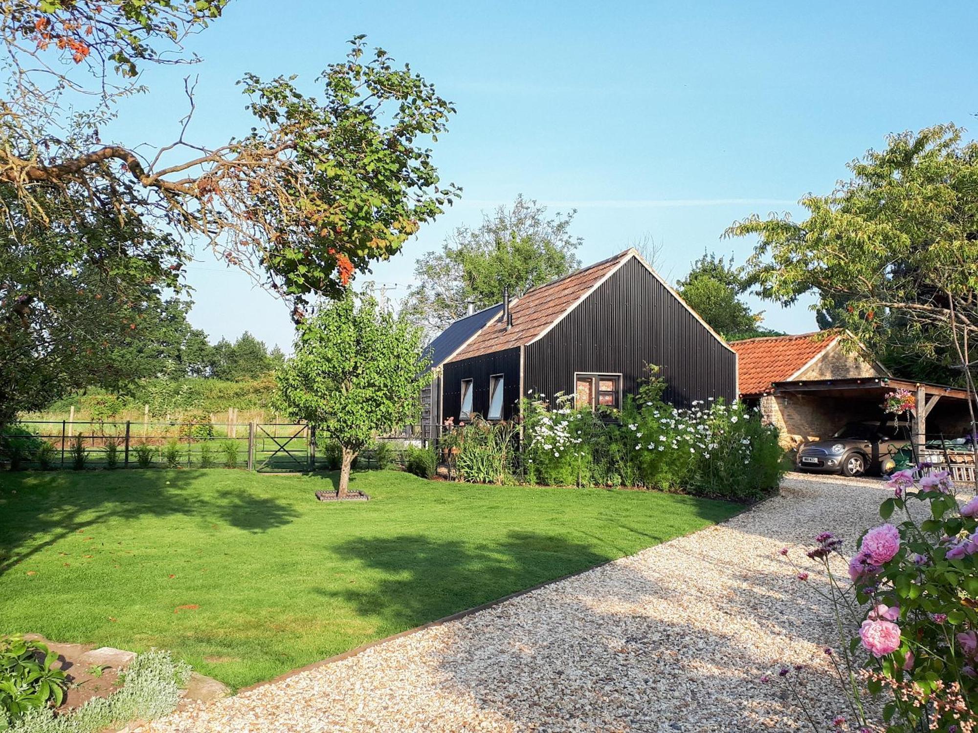 Wrens Nest Villa Chippenham  Buitenkant foto