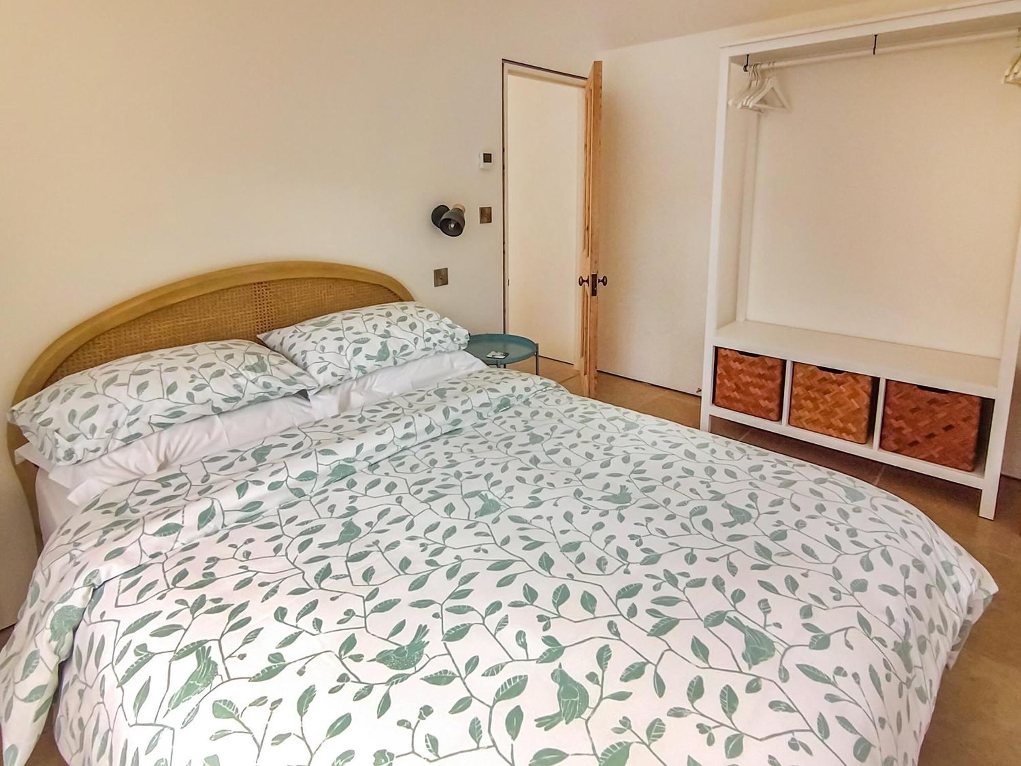 Wrens Nest Villa Chippenham  Buitenkant foto